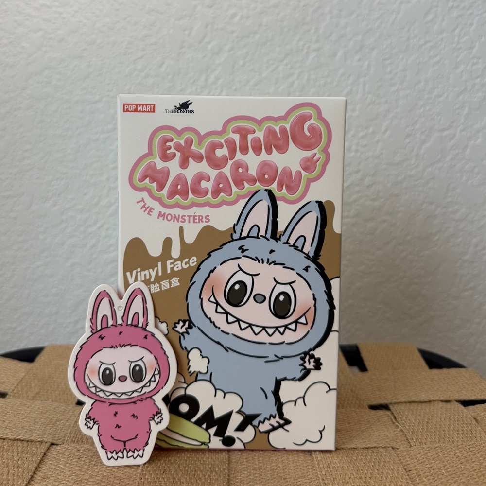 Exciting Macarons Labubu - Lychee Berry (SEALED)